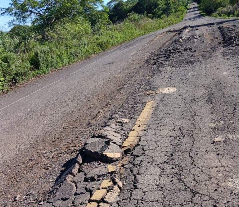 Piden al MOPC que realice la regularización de la capa asfáltica.