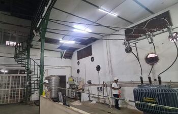 Operativo de la Ande contra criptominería ilegal, en Ciudad del Este, el 11 de abril último.