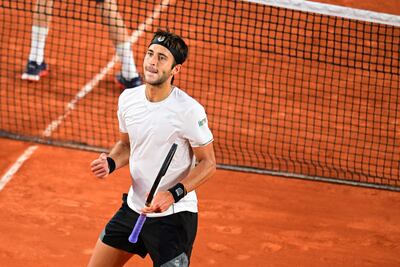 El argentino Tomas Martin Etcheverry avanza en Hamburgo.