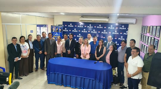 Autoridades de Partidos opositores reunidos en el PLRA con miras a las elecciones generales 2028.