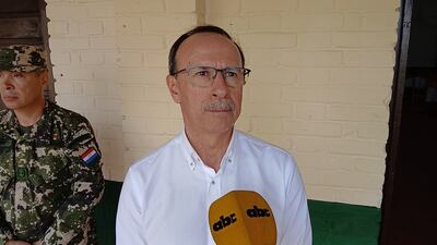 Óscar González, Ministro de Defensa Nacional.