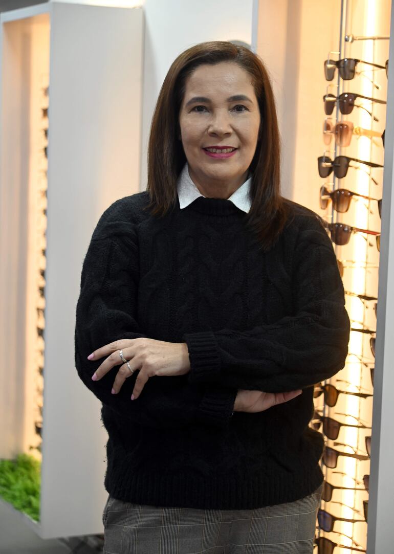 La licenciada Clara Mareco está al frente de un equipo profesional y comprometido de Óptica Valemar.