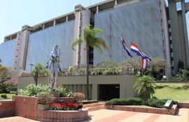 La banca matriz busca llenar unas 38 vacancias en diferentes áreas. Se presentaron alrededor de 1.700 postulaciones, de los cuales quedaron 511 en el primer filtro