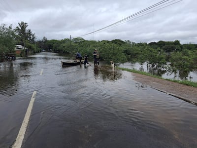Desborde el río Paraná afecta a barrios de Ayolas