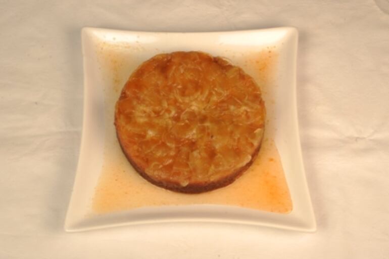 Tarta invertida de manzana en cocción al microondas