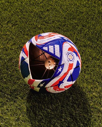 Balón oficial del Mundial de Clubes 2025, con un sensor interno.