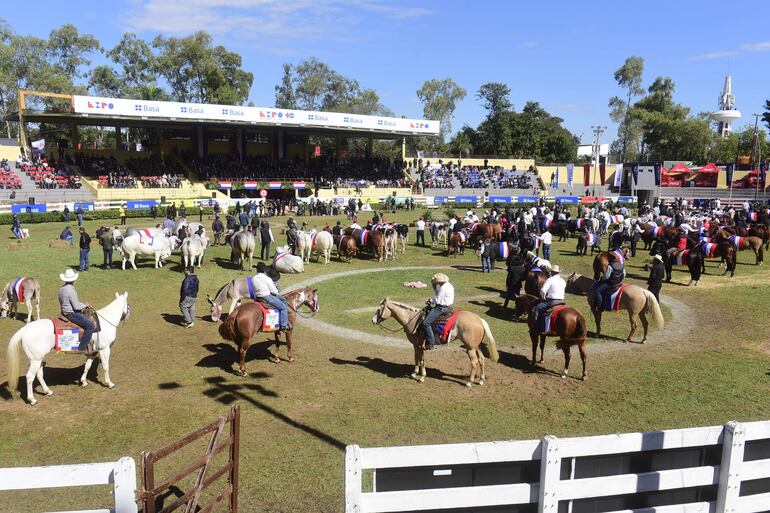 En el acto inaugural de la Expo también se realizó la exposición de los grandes campeones de esta edición.