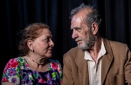 Techi Pereira y Héctor Silva protagonizan una de las tres historias de esta obra teatral.