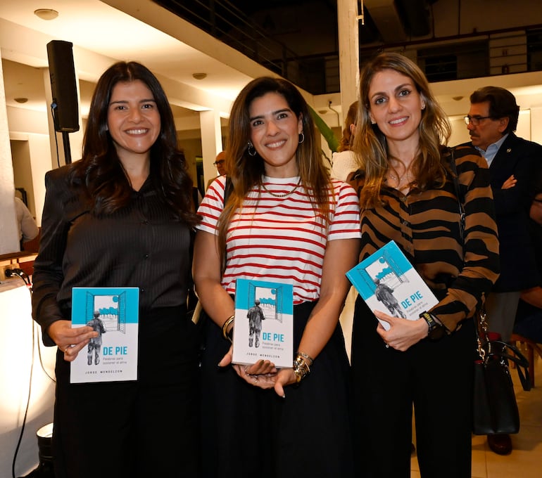 Jorge Mendelzon presenta su libro 'De Pie' en el Centro de Convenciones Mariscal de Asunción