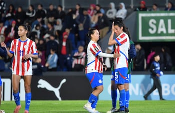 La mediocampista de Paraguay Tania Riso reacciona tras perder el partido de fútbol femenino de la Copa Oro Femenina de la CONMEBOL entre Paraguay y Colombia en el estadio Defensores del Chaco en Asunción.