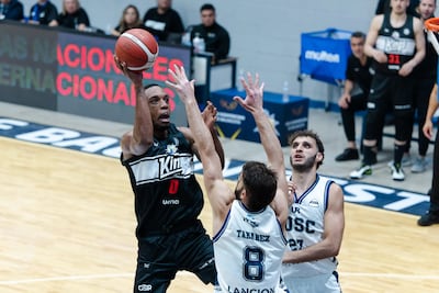 Uno de los goleadores del juego, Quatarrius Wilson, figura en el team de Olimpia Kings, que perdió contra el crédito local Independiente de Oliva.