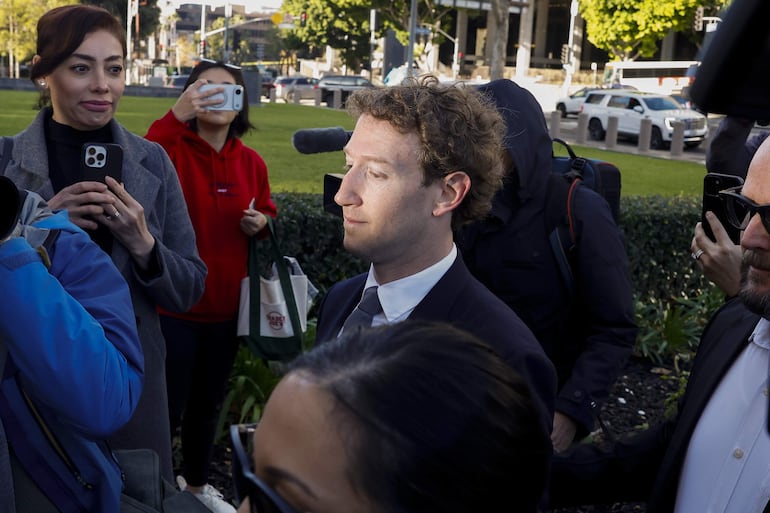 Los Angeles (United States), 25/03/2026.- FILE 
Mark Zuckerberg, director ejecutivo de Meta Platforms, llegando a una comparecencia ante el Tribunal Superior del Condado de Los Ángeles, en el centro de Los Ángeles, California, EE. UU.