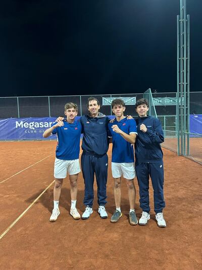 Álvaro Frutos, el capitán Paulo Carvallo, Cayo Narváez y Hady Hammoud, tras derrotar a Brasil.