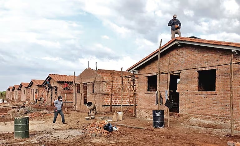 Unos 40 pobladores buscan acceder a viviendas económicas en Ybycuí