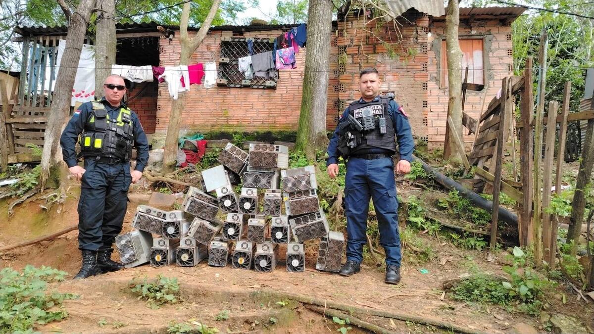 Incautan 25 máquinas de criptominería en una vivienda de Ciudad del Este