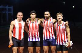 César Almirón (23 años), Fredy Maidana (27), Misael Zalazar (28) y Alexis Wolk (25) solicitan ayuda para competir en el Mundial.