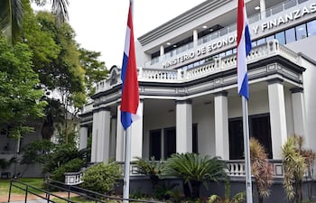 Edificio del Ministerio de Economía y Finanzas, institución encargada del manejo del dinero público.