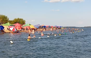 Turistas disfrutaron de la playa Corateí durante la Semana Santa.