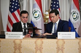 El secretario de Estado de Estados Unidos, Marco Rubio (d) junto al canciller paraguayo, Rubén Ramirez Lezcano.
