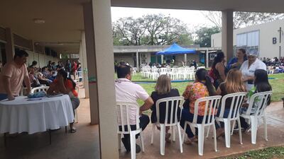 Miembros del Sindicato de Enfermeras del Hospital Nacional (SEHN) se encuentran aguardando las elecciones, en medio de denuncias de irregularidades y con la oficialización de una sola lista.