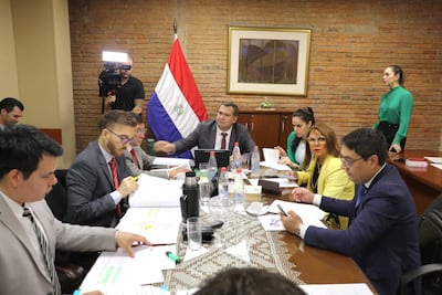 Comisión de Legislación del Senado, presidida por el senador Derlis Maidana (ANR, HC).