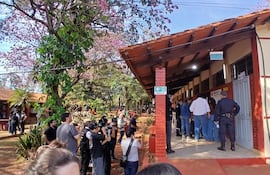 Una integrante de mesa se descompensó en el Centro Regional de Educación de Ciudad del Este. Fue asistida y luego trasladada a un centro sanitario.