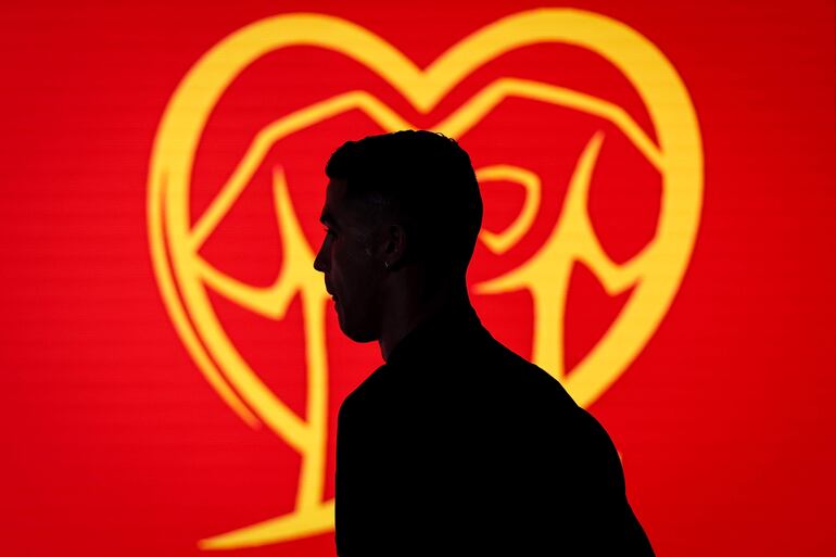 El futbolista del equipo nacional de Portugal, Cristiano Ronaldo, asiste a una conferencia de prensa durante los preparativos para la fase de clasificación para la UEFA euro 2024, en Oeiras, en las afueras de Lisboa, Portugal, el 06 de septiembre de 2023. Portugal jugará contra Eslovaquia el 08 de septiembre y Luxemburgo el 11 de septiembre en las eliminatorias de la UEFA EURO 2024.