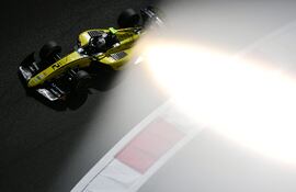 El monoplaza de Invicta Racing del piloto paraguayo Joshua Duerksen en los test de post temporada de la Fórmula 2 en el Circuito Yas Marina, en Abu Dabi, Emiratos Árabes Unidos.