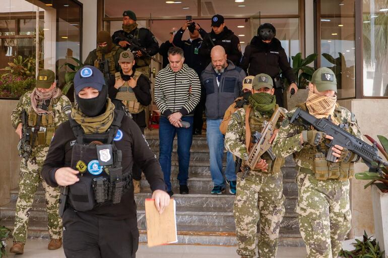 Ezequiel Santoro antes de abordar el vuelo que lo trasladó a EE.UU.