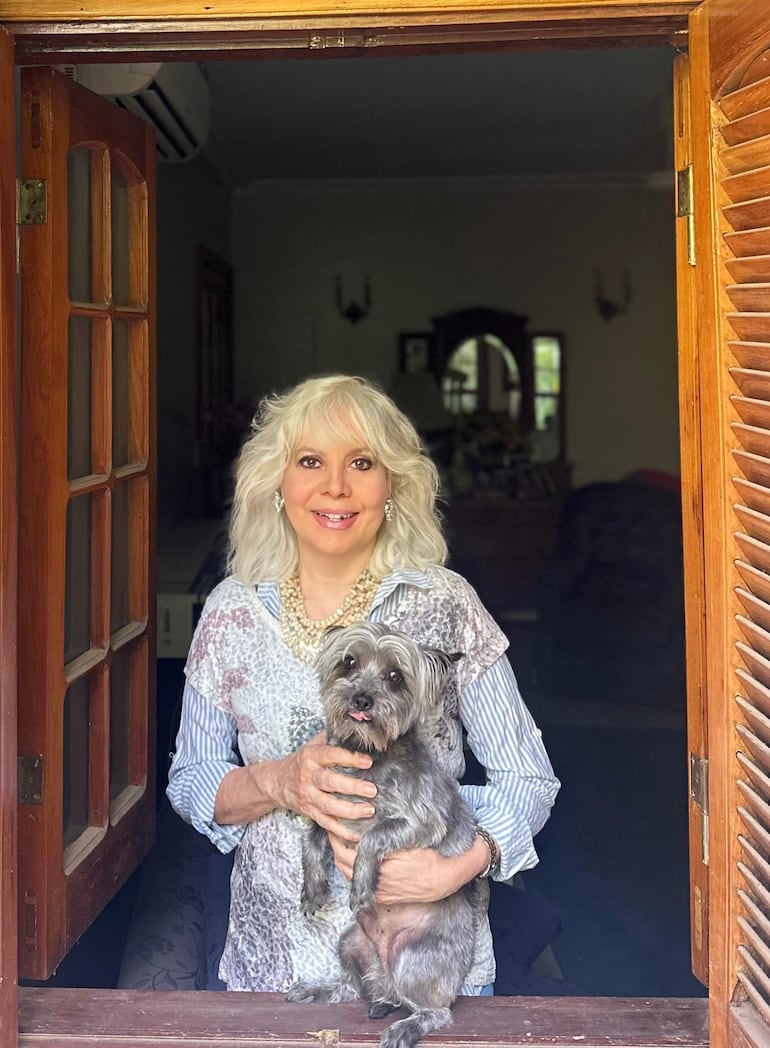 María Eugenia Garay y su mascota.