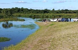Hallan un cuerpo sin vida de un hombre en el arroyo Ñeembucú.