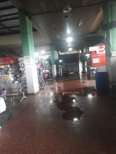 El agua tomó una importante zona de la terminal mediante filtraciones durante la lluvia.