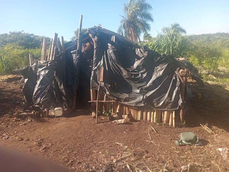 Bajo carpa: así vivía la niña que esta semana murió de hambre.