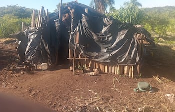 Bajo carpa: así vivía la niña que esta semana murió de hambre.