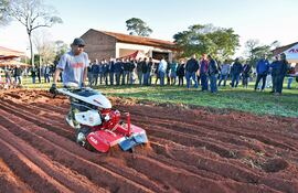 Jornada de campo impulsa mecanización de agricultura familiar en San Pedro
