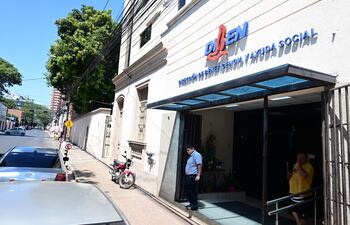 Fachada de la sede central de la Diben, ubicada en las calles Estados Unidos c/ Mariscal López de Asunción.