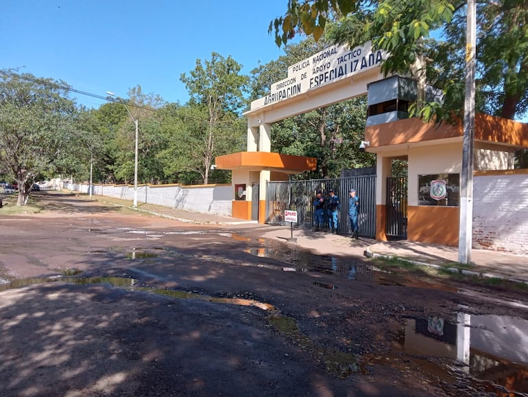 En estas condiciones se encuentra la entrada de la Agrupación Especializada