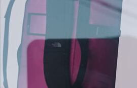 La mochila hurtada a los ciudadanos estadounidenses, con equipos especializados para estudio de suelo, ayer en Areguá.