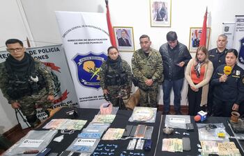 Tras un operativo, se logró incautar una gran cantidad de evidencias de la supuesta comercialización de estupefacientes.