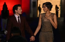 ¡Bella parejita! Los actores Zendaya y Tom Holland posan en el puente frente al Castel Sant'Angelo durante un evento de alfombra roja de la película "Spider-Man: Brand New Day" en Roma. (Andreas SOLARO / AFP)