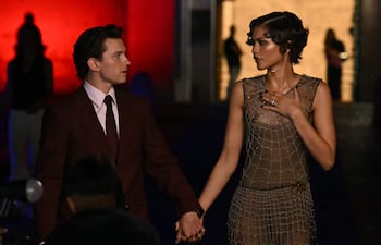 ¡Bella parejita! Los actores Zendaya y Tom Holland posan en el puente frente al Castel Sant'Angelo durante un evento de alfombra roja de la película "Spider-Man: Brand New Day" en Roma. (Andreas SOLARO / AFP)