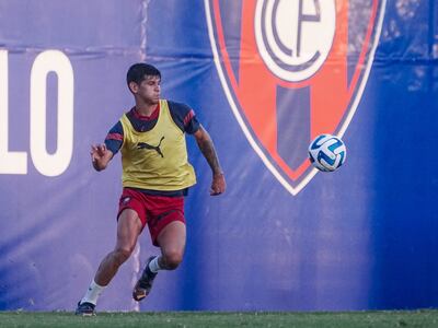 Robert Morales durante el entrenamiento de Cerro Porteño en la Ollita, en Asunción.