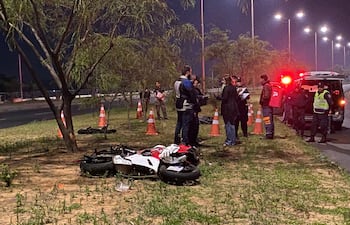 Trágico percance en la Costanera de Asunción se cobra la vida de un joven motociclista
