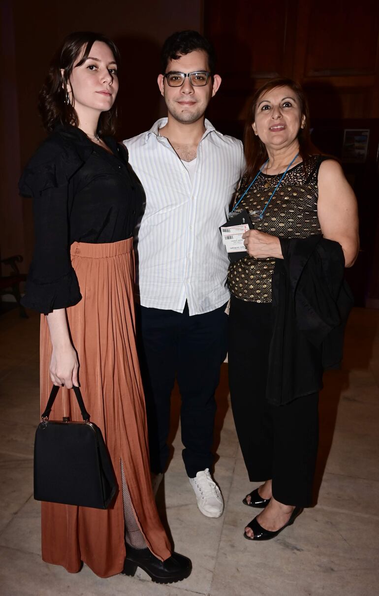 Jazmín Carmona, David Domínguez y María Luz Villalba.