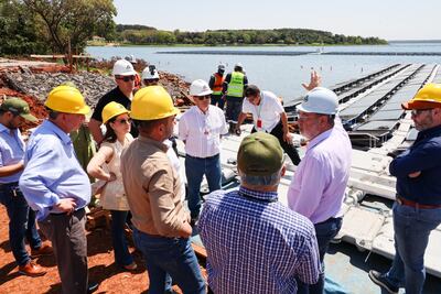El vicepresidente  Pedro Alliana durante su recorrido en la obra.