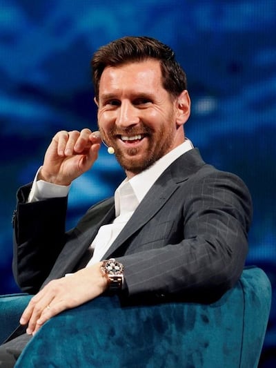 Lionel Andrés Messi Cuccittini (39 años) compra oficialmente al CD Eldense de la Segunda División de España.
