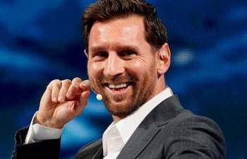 Lionel Andrés Messi Cuccittini (39 años) compra oficialmente al CD Eldense de la Segunda División de España.