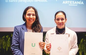 Diana Mongelós y Andrea Vázquez durante la firma del convenio.