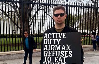Larry Hebert, 26 años, miembro de la Fuerza Aérea de Estados Unidos