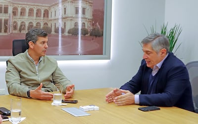 El presidente de la República Santiago Peña se reúne con el ministro de Educación Luis Ramírez.
